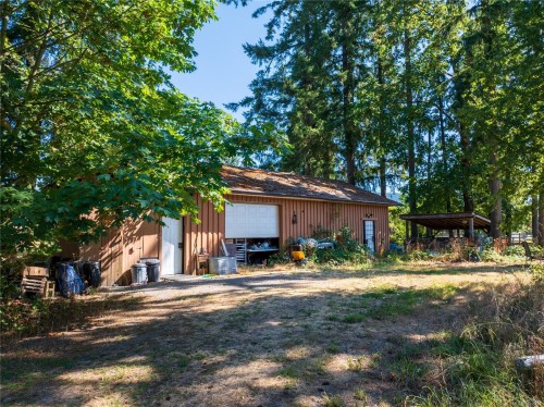 6883 Lakes Rd, Duncan, BC 