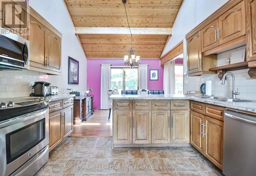 135 Bayshore Drive, Ramara, ON - Indoor Photo Showing Kitchen