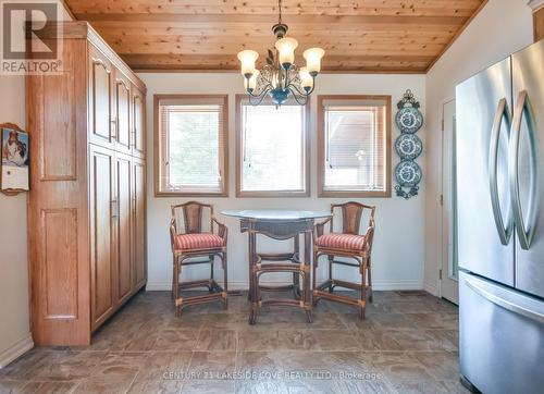 135 Bayshore Drive, Ramara, ON - Indoor Photo Showing Dining Room