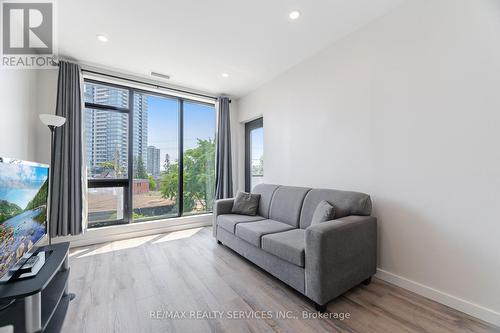311 - 690 King Street W, Kitchener, ON - Indoor Photo Showing Living Room