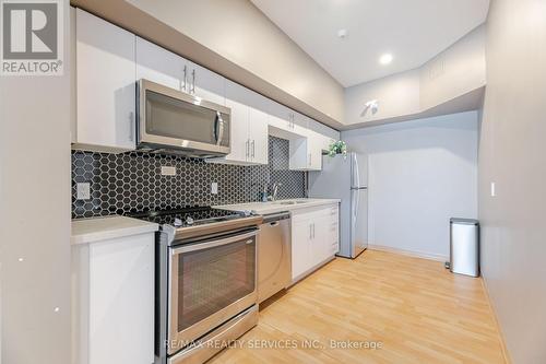 311 - 690 King Street W, Kitchener, ON - Indoor Photo Showing Kitchen