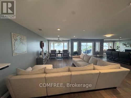 1768 Caille Avenue, Lakeshore, ON - Indoor Photo Showing Living Room