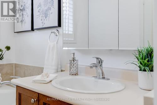 21 Delray Drive, Markham, ON - Indoor Photo Showing Bathroom