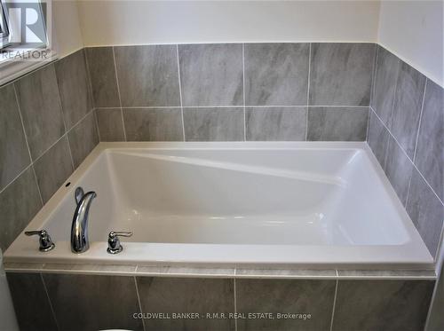 6 Hillcroft Way, Kawartha Lakes (Bobcaygeon), ON - Indoor Photo Showing Bathroom