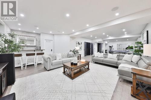 5047 Lakeshore Road, Burlington, ON - Indoor Photo Showing Living Room