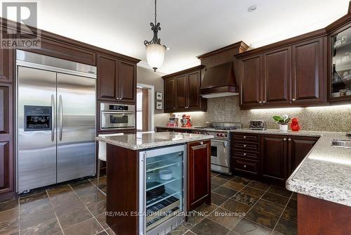 4212 Kane Crescent, Burlington, ON - Indoor Photo Showing Kitchen With Upgraded Kitchen