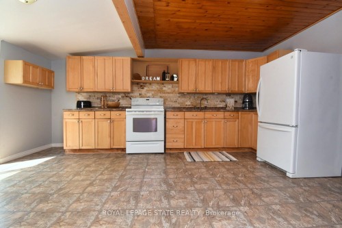 120 Clara Street, Thorold, ON - Indoor Photo Showing Kitchen