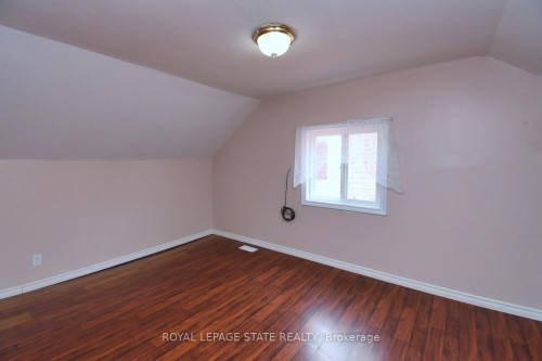 120 Clara Street, Thorold, ON - Indoor Photo Showing Other Room