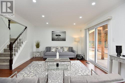 95 Birchpark Drive N, Grimsby, ON - Indoor Photo Showing Living Room