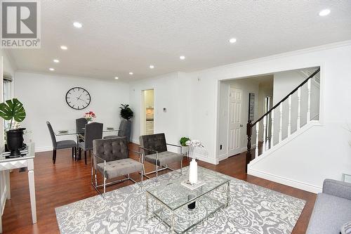 95 Birchpark Drive N, Grimsby, ON - Indoor Photo Showing Living Room