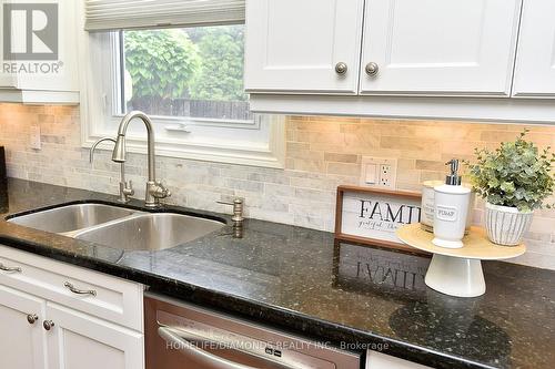 95 Birchpark Drive N, Grimsby, ON - Indoor Photo Showing Kitchen With Double Sink