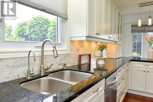 95 Birchpark Drive N, Grimsby, ON - Indoor Photo Showing Kitchen With Double Sink