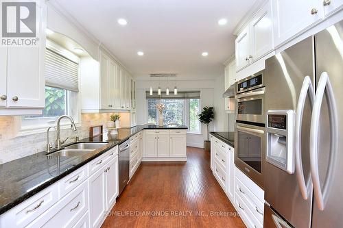 95 Birchpark Drive N, Grimsby, ON - Indoor Photo Showing Kitchen With Double Sink With Upgraded Kitchen