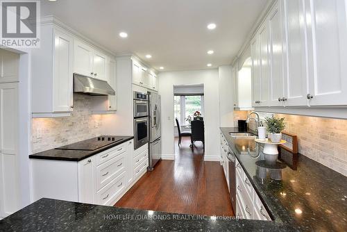 95 Birchpark Drive N, Grimsby, ON - Indoor Photo Showing Kitchen With Upgraded Kitchen