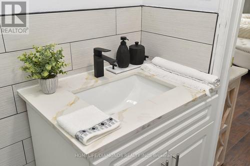 95 Birchpark Drive N, Grimsby, ON -  Photo Showing Bathroom