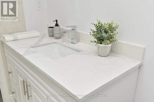 95 Birchpark Drive N, Grimsby, ON - Indoor Photo Showing Bathroom