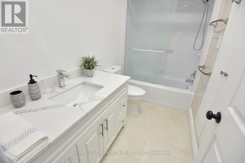 95 Birchpark Drive N, Grimsby, ON - Indoor Photo Showing Bathroom