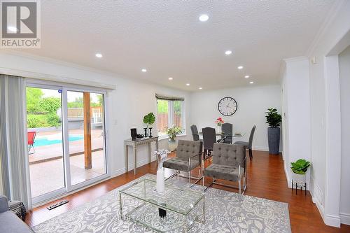 95 Birchpark Drive N, Grimsby, ON - Indoor Photo Showing Living Room