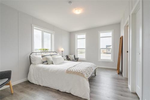 31 Vista Lane, Mitchell, MB - Indoor Photo Showing Bedroom