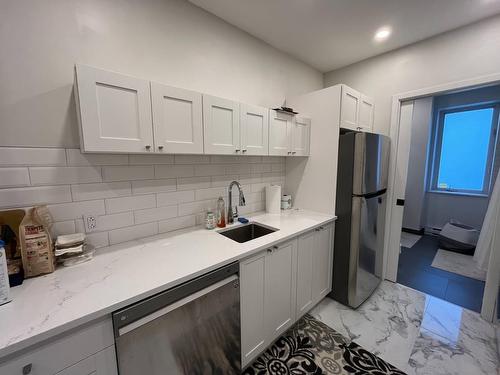 Kitchen - 303-5124 Rue Sherbrooke O., Montréal (Côte-Des-Neiges/Notre-Dame-De-Grâce), QC - Indoor Photo Showing Kitchen With Upgraded Kitchen