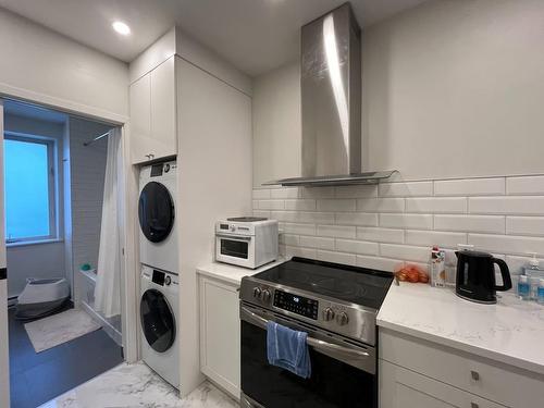 Kitchen - 303-5124 Rue Sherbrooke O., Montréal (Côte-Des-Neiges/Notre-Dame-De-Grâce), QC - Indoor Photo Showing Laundry Room