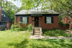 152 FERRIS ROAD  Toronto, ON M4B 1G9