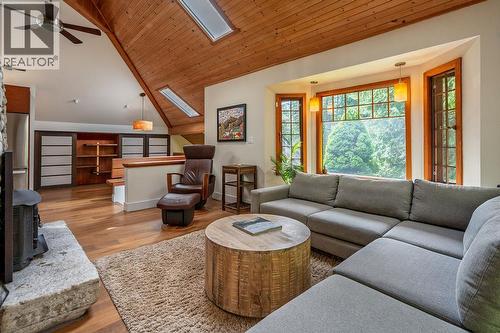 4225 3A Highway, Nelson, BC - Indoor Photo Showing Living Room