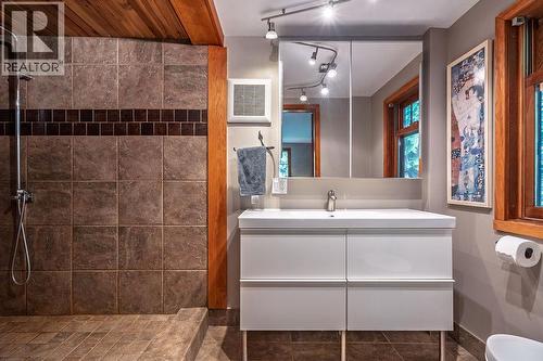 4225 3A Highway, Nelson, BC - Indoor Photo Showing Bathroom