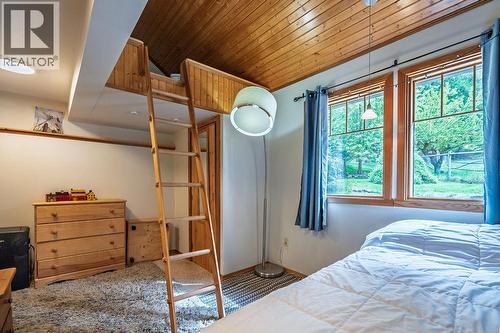 4225 3A Highway, Nelson, BC - Indoor Photo Showing Bedroom
