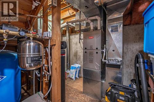 4225 3A Highway, Nelson, BC - Indoor Photo Showing Basement