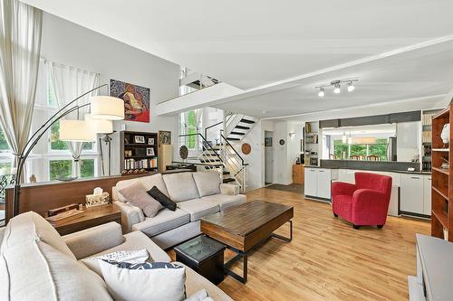 Living room - 485  - 487 Ch. Du Mont-Loup-Garou, Sainte-Adèle, QC - Indoor Photo Showing Living Room