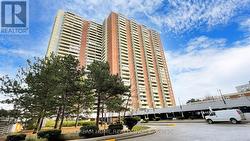 1815 - 5 MASSEY SQUARE  Toronto, ON M4C 5L6