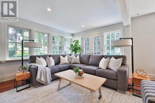 68 Thomas Street, Oakville (Oo Old Oakville), ON - Indoor Photo Showing Living Room
