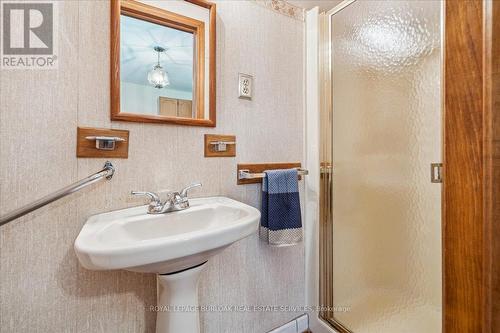 1 Westview Crescent, Hamilton, ON - Indoor Photo Showing Bathroom