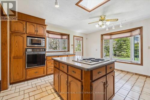 1 Westview Crescent, Hamilton, ON - Indoor Photo Showing Kitchen