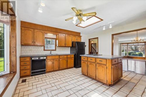 1 Westview Crescent, Hamilton, ON - Indoor Photo Showing Kitchen