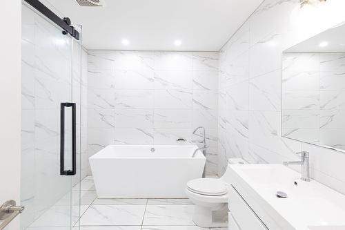 Bathroom - 235  - 237 Rue Ste-Marie, Terrebonne (Terrebonne), QC - Indoor Photo Showing Bathroom