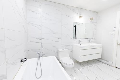 Bathroom - 235  - 237 Rue Ste-Marie, Terrebonne (Terrebonne), QC - Indoor Photo Showing Bathroom