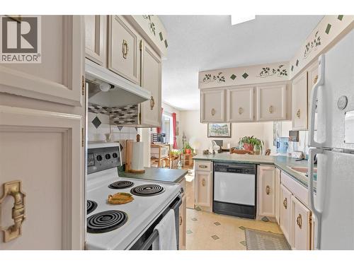 KITCHEN - Nice & Bright Cabinets - 3011 11 Street, Vernon, BC - Indoor Photo Showing Kitchen