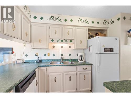 KITCHEN - 3011 11 Street, Vernon, BC - Indoor Photo Showing Kitchen With Double Sink