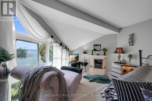 12 Davy Point Circle, Georgina, ON - Indoor With Fireplace