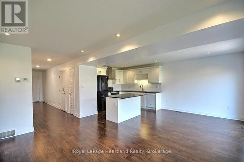 371 Beech Street, Lucan Biddulph (Lucan), ON - Indoor Photo Showing Kitchen