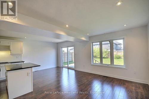 371 Beech Street, Lucan Biddulph (Lucan), ON - Indoor Photo Showing Kitchen