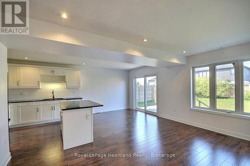 371 Beech Street, Lucan Biddulph (Lucan), ON - Indoor Photo Showing Kitchen With Upgraded Kitchen