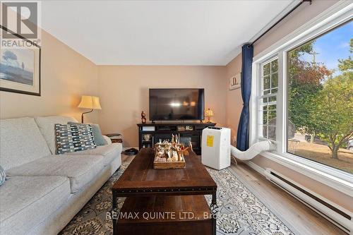 19 County Rd 18 Road, Prince Edward County (Athol Ward), ON - Indoor Photo Showing Living Room