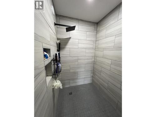 5201 Hallmark Crescent, Fort Nelson, BC - Indoor Photo Showing Bathroom