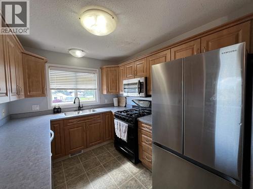 5201 Hallmark Crescent, Fort Nelson, BC - Indoor Photo Showing Kitchen With Double Sink