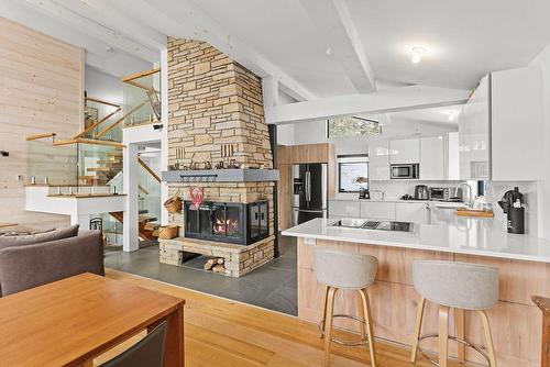 Overall view - 169 Ch. Du Lac-Ouimet, Mont-Tremblant, QC - Indoor With Fireplace