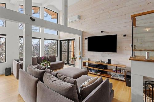 Living room - 169 Ch. Du Lac-Ouimet, Mont-Tremblant, QC - Indoor