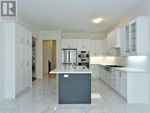 210 Mckean Drive, Whitchurch-Stouffville, ON - Indoor Photo Showing Kitchen With Upgraded Kitchen